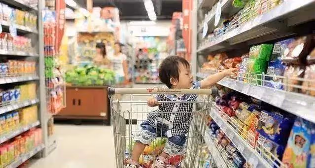 5歲孩子在超市先喝水後結賬,被要求10倍賠償,媽媽回應惹爆讚:絕對高情商