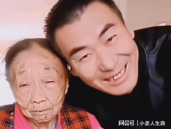 離了？85歲馬玉琴賓館會友，李玉成陪新歡過七夕，網友：各玩各的