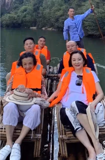 坦然面對衰老！66歲林青霞「素顏皮膚鬆弛」不在意別人眼光　態度大方「請叫我家庭主婦」優雅老去也很美