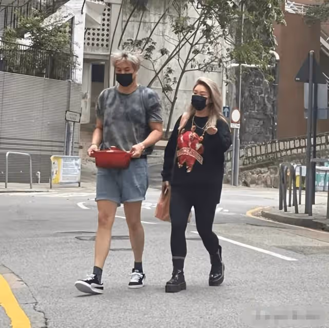 鄭欣宜去國外拜祭母親,大方曬素顏不掩飾,減肥瘦下來變自信了