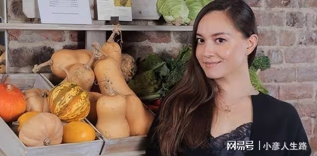 洗米嫂獨自喝下午茶，等待老公的判決，劉碧麗過著滋潤的生活