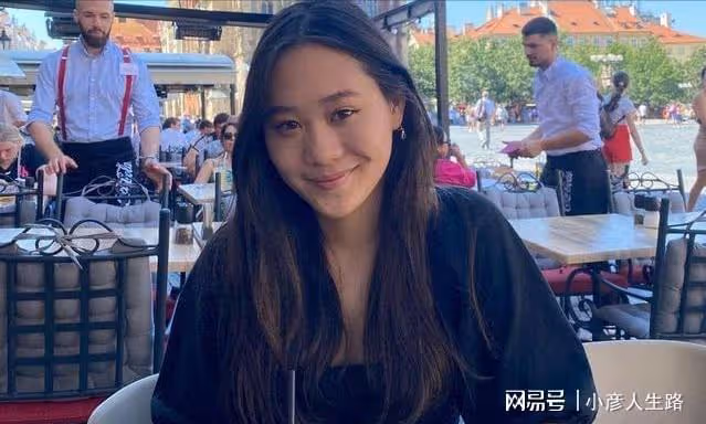 李連杰：曬慶生照利智出鏡，攜家人歐洲進修，小女兒曾得抑鬱症？