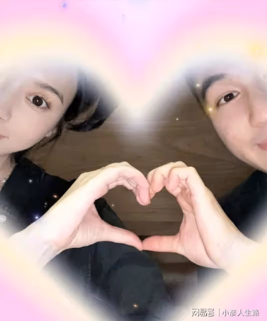 奚夢瑤何猷君約會被偶遇,女方懶洋洋依偎老公身上,牽著小手好甜