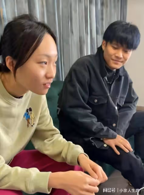 瘋產姐妹解散了,四千萬粉絲帳號歸張小花,邵雨軒建新號從頭再來