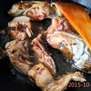 魚頭白菜豆腐湯