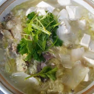 魚頭白菜豆腐湯