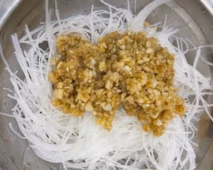年夜飯大菜之 蒜蓉粉絲蒸紅膏梭子蟹大家快來跟我學一下超詳細的步驟
