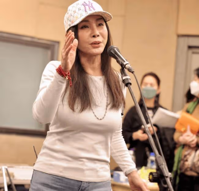 66歲陳美鳳與小鮮肉相戀 與男友親密摟抱照曝光
