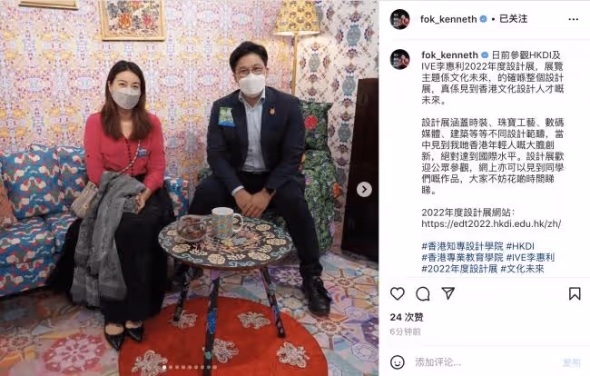 霍啟剛攜妻子看展 穿西裝難逃中年發福