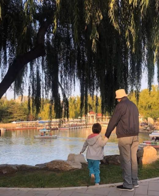 湯唯曬一家三口合影秀婚戒 5歲女兒坐中間