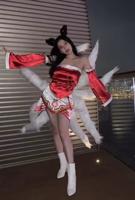 像極了媽媽年輕時!邱淑貞女兒「萬聖節cos九尾狐」 表情魅惑「美貌不輸媽」網尖叫:根本電影女主臉