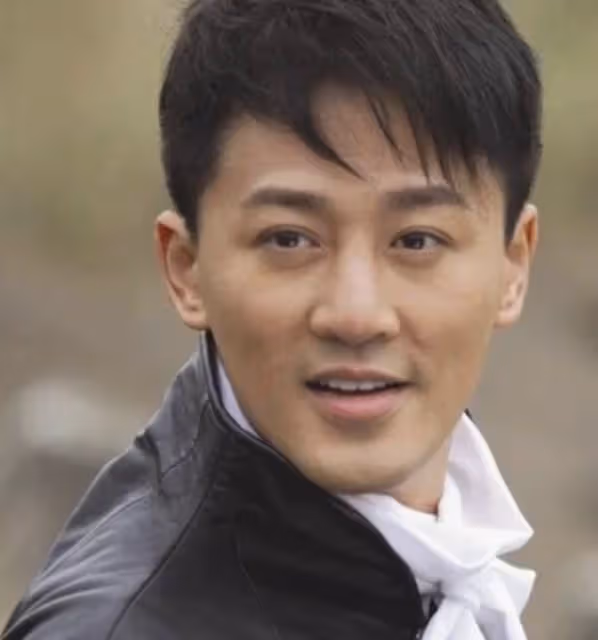 表面是藝人,實際是富二代的8位明星,他們不努力就繼承上億家產