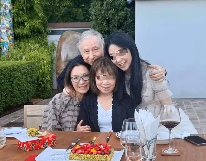 楊紫瓊邀富豪大咖慶生!穿弔帶裙緊摟77歲未婚夫,吳彥祖夫婦現身
