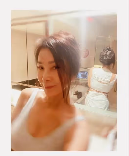 因億萬家產「擔心被騙」,66歲陳美鳳七夕節高調示愛,與男友親密摟抱照曝光,粉絲狂喜:一定要幸福!