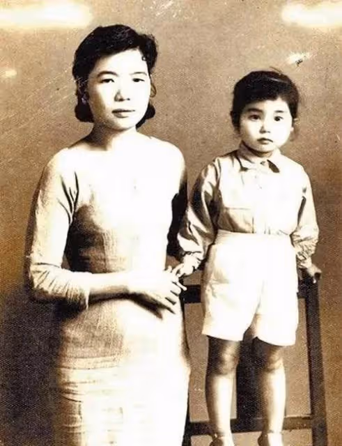 66歲陳美鳳與小鮮肉相戀!七夕節大膽認愛,與小30歲男友親密摟抱照曝光,全網送祝福