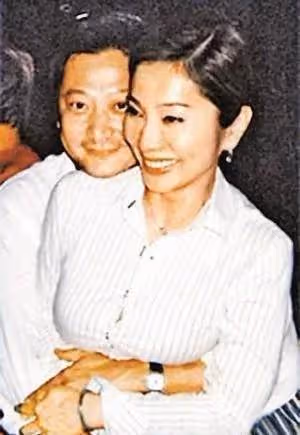 66歲陳美鳳與小鮮肉相戀!七夕節大膽認愛,與小30歲男友親密摟抱照曝光,全網送祝福