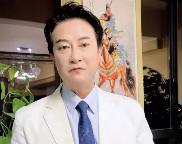 香港知名男星疑似健康出問題!面部浮腫唇色發白,已定居廣東生活