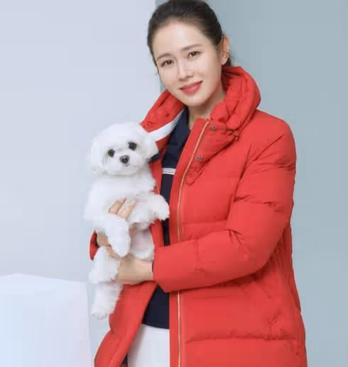 孫藝珍懷孕後跟玄彬比帥!帥姐+洋裝仙女切換,這幕泄孕媽咪現況