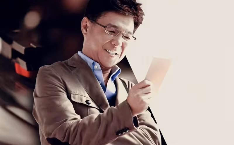姜育恆前女友回歸歌壇,50歲仍膚白貌美似凍齡,再唱「情難枕」惹滿滿回憶