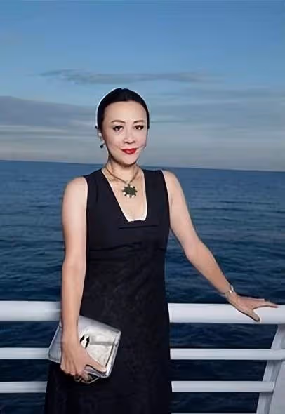 億萬富婆劉嘉玲,住4億豪宅戴千萬珠寶,與情敵相處成閨蜜