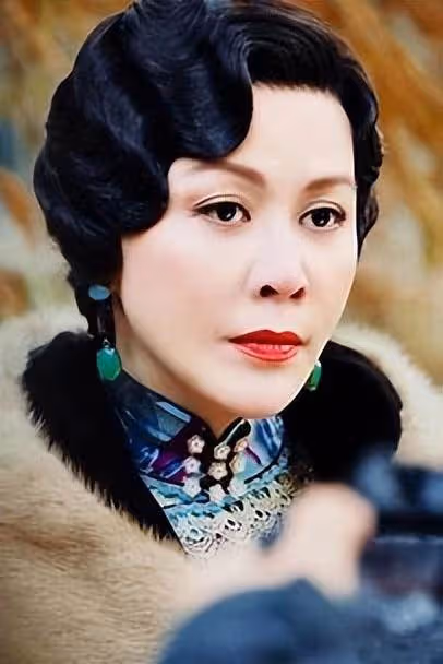 億萬富婆劉嘉玲,住4億豪宅戴千萬珠寶,與情敵相處成閨蜜