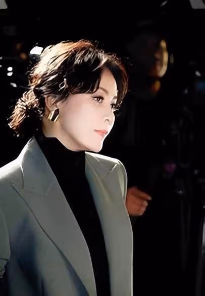 億萬富婆劉嘉玲,住4億豪宅戴千萬珠寶,與情敵相處成閨蜜