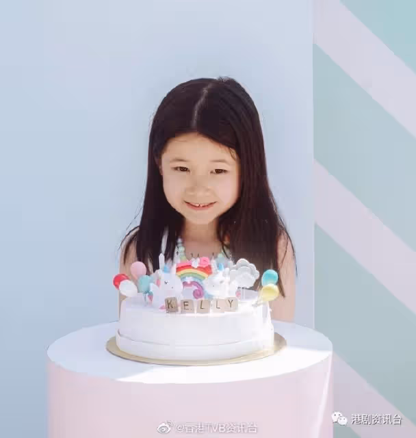 疫情下溫馨賀壽！孕婦鍾嘉欣精心準備仔女生日會