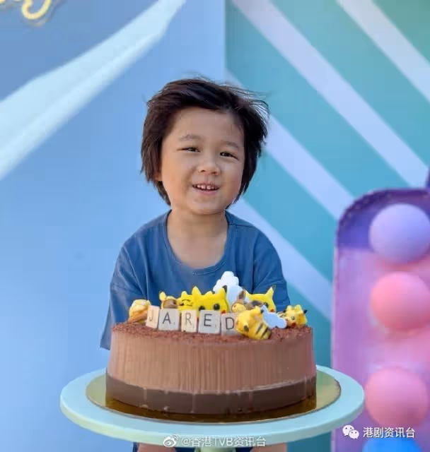 疫情下溫馨賀壽！孕婦鍾嘉欣精心準備仔女生日會