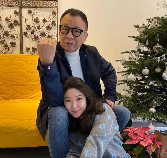 73歲許紹雄已拿新加坡綠卡!嘆過程不易,和愛女國外住豪宅開飯館
