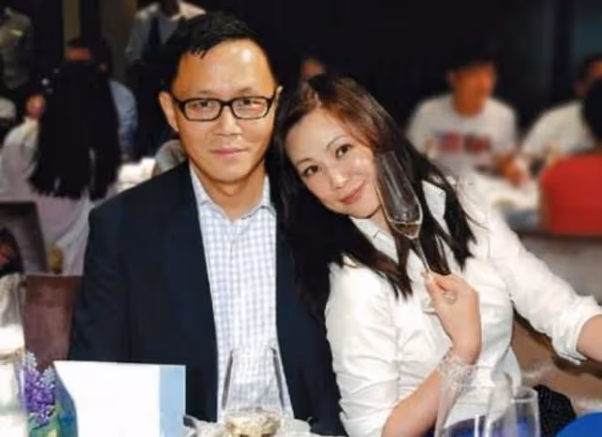 王馨平53歲生日會,魚子醬魚生擺滿桌,笑容燦爛走出失去至親陰霾