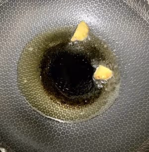好吃到蔥都吃光光的 蔥爆小魷魚