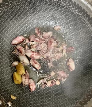 好吃到蔥都吃光光的 蔥爆小魷魚