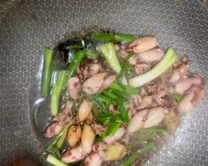 好吃到蔥都吃光光的 蔥爆小魷魚