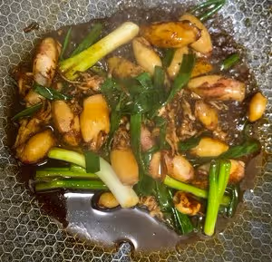 好吃到蔥都吃光光的 蔥爆小魷魚