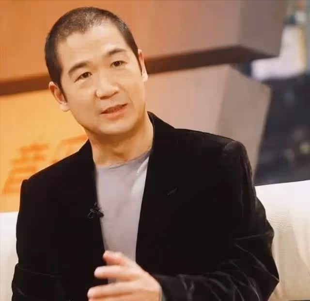 婚後丈夫愛上他人!原配含淚「提出一要求」轉身失婚,丈夫凈身出戶「與現任結婚32年」不生子:我愧對於她