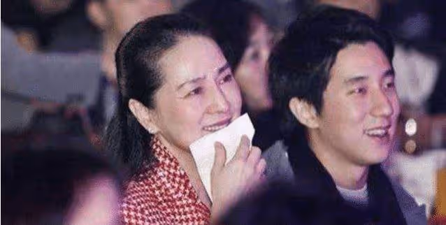 林鳳嬌當年到底多漂亮？在無美顏的那個年代，甩小20歲吳綺莉好幾條街