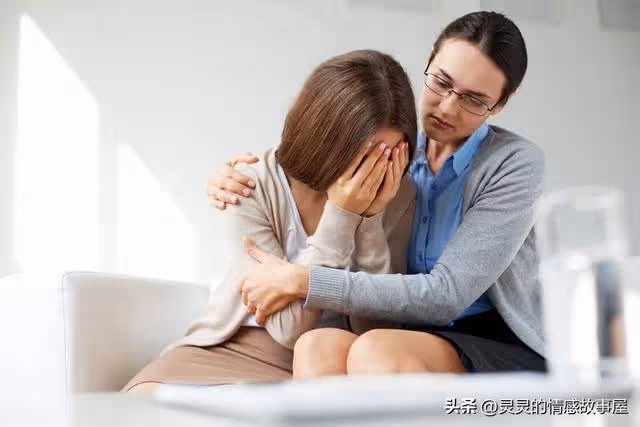 公公多年偏心弟媳,一次弟媳逃到我家,才知偏心是有條件的