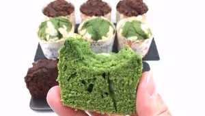 超簡單麥芬蛋糕，濃郁可可香氣，淡淡抹茶清香，媲美星巴克爆款美食。