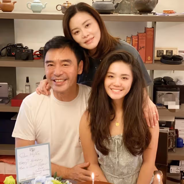 曾欠債7億宣告破產！男星淚謝「再婚妻不放棄」如今大翻身　替18歲愛女辦「豪華慶生宴」親揭好消息