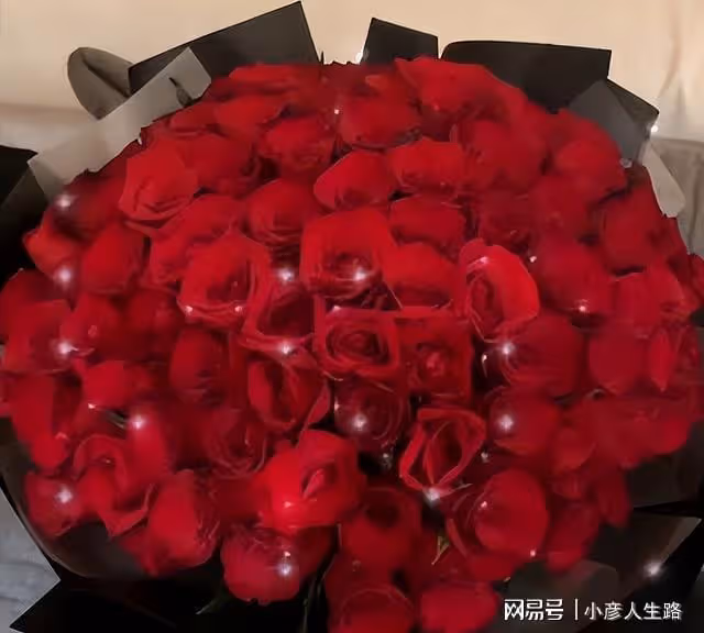 郭富城為方媛慶生，因蛋糕小被網友指責摳，可方媛戴的手鐲值35萬