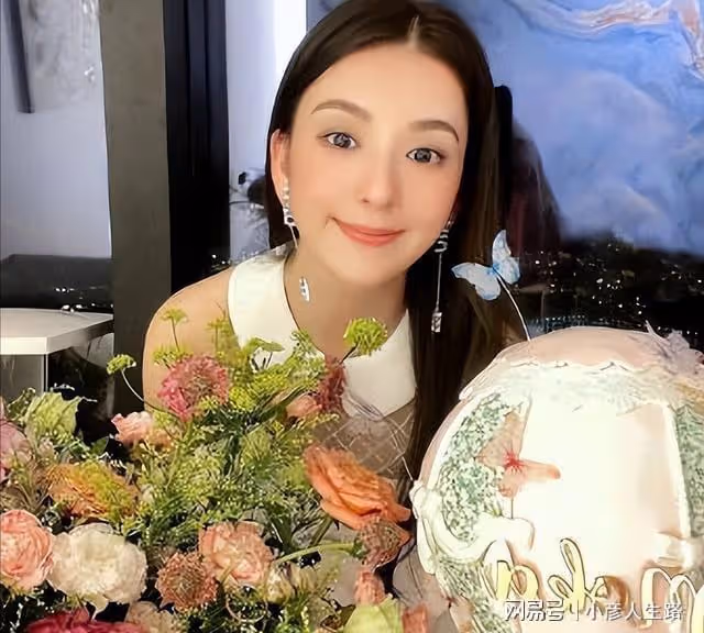 郭富城為方媛慶生，因蛋糕小被網友指責摳，可方媛戴的手鐲值35萬