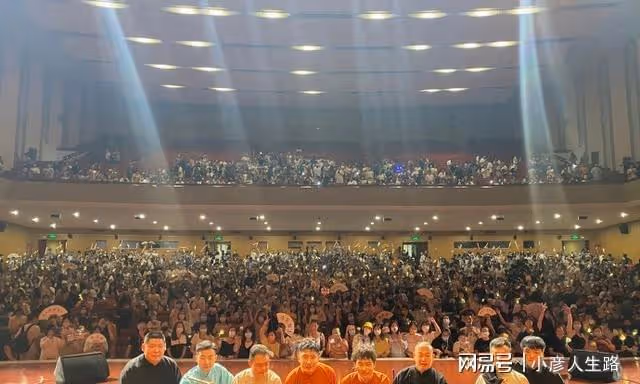 德雲社尚九熙鄭州專場結束,師哥陶陽助演,台下觀眾座無虛席