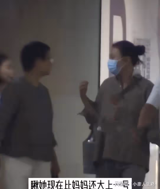 馬思純回國後陪家人逛街!身材發福比媽媽還胖,挺肚子走路引熱議