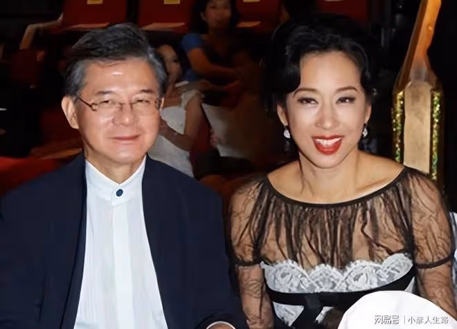 羅康瑞兒媳秀恩愛,懷孕6個月還上班,朱玲玲和繼子關係不和