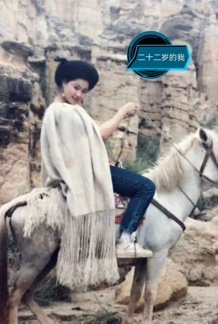 亮劍老戲骨擠地鐵出行,吃鄉村蒼蠅小館無人識,高顏值老婆疑現身