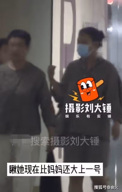 馬思純與媽媽逛街被拍 穿短褲露一雙壯實小腿