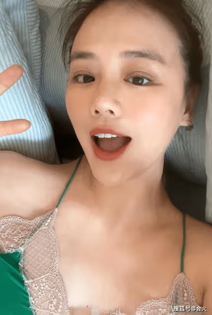 馬思純與媽媽逛街被拍 穿短褲露一雙壯實小腿
