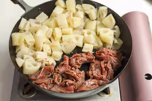 牛肉炒蓮藕