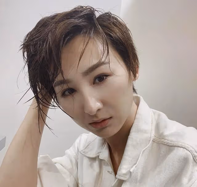 恭喜!TVB知名女星曬豐滿身材疑似迎來新戀情,遭前男友出軌背叛