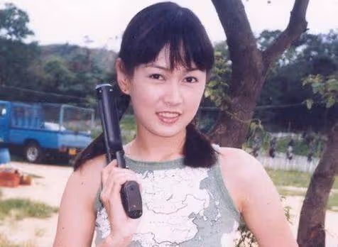 她選秀冠軍走紅，卻慘遭相戀8年男友拋棄，落魄後與素人未婚生子